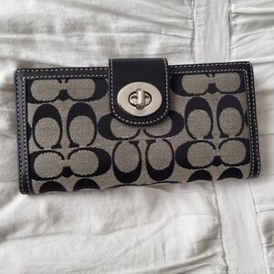 Coach Signature Canvas Trifold Turnlock Wallet With Matching Checkbook Cover